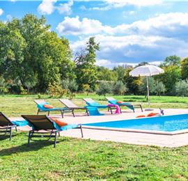 3 Bedroom Istrian Villa with Pool near Porec, Sleeps 5-6